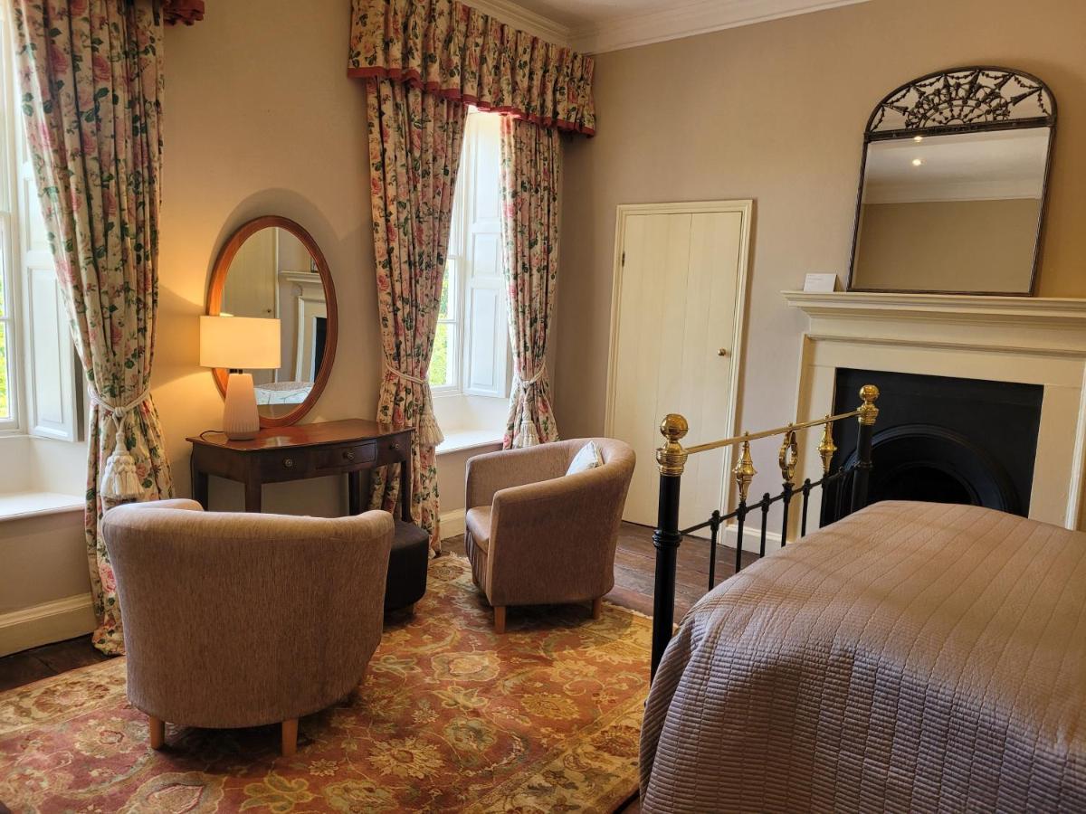The Old Vicarage Bed & Breakfast Kington  Bagian luar foto