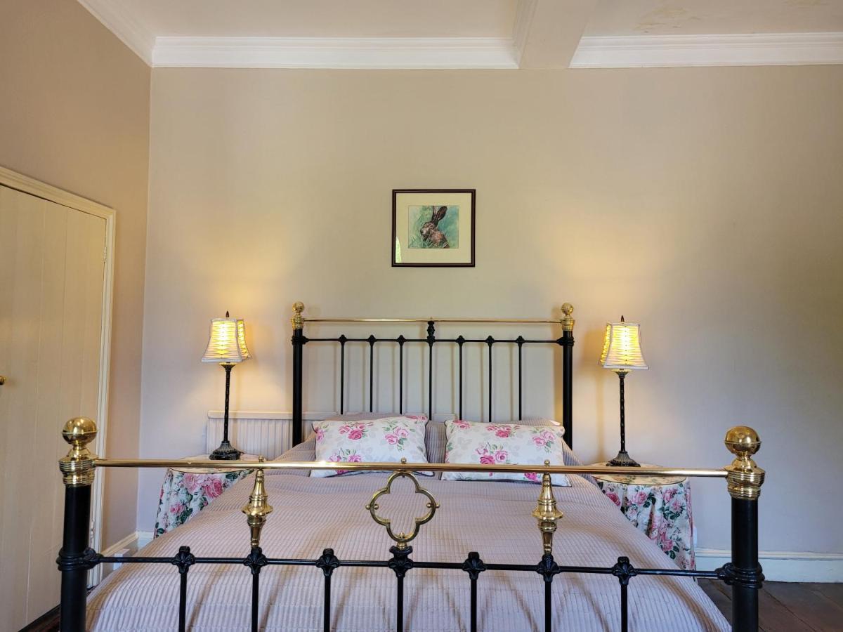 The Old Vicarage Bed & Breakfast Kington  Bagian luar foto