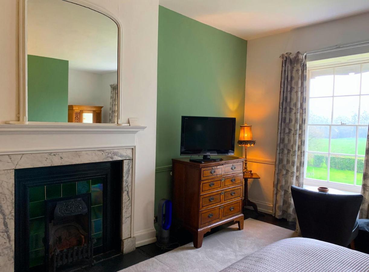 The Old Vicarage Bed & Breakfast Kington  Bagian luar foto